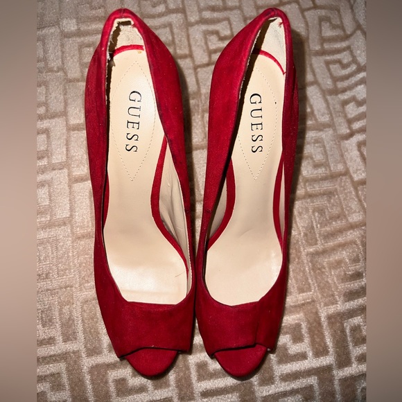 GUESS - Picture 2 of 5